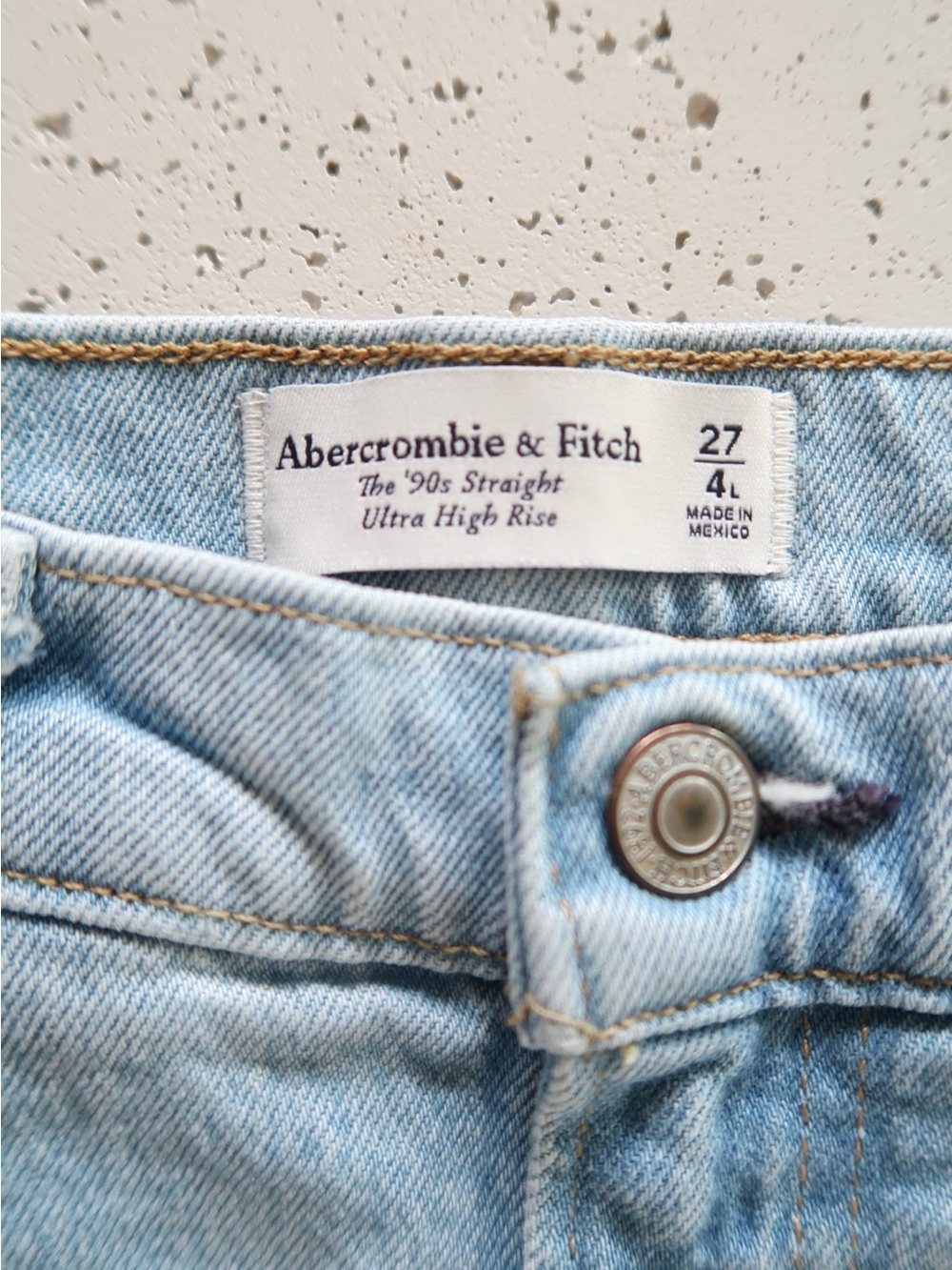Abercrombie & Fitch the 90s Straight Ultra High Rise Jeans